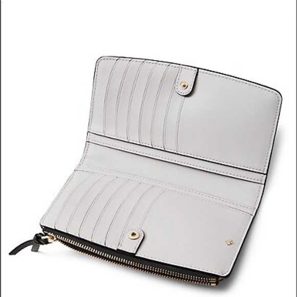 Authentic Kate Spade New York
Knott Pebbled Leather Compact Wallet - Picture 3 of 3